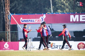 फार वेस्टलाई जितका लागि ९९ रनको लक्ष्य